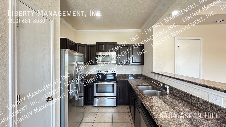 Beautiful Corner Lot Townhome Near Bandera and Loop 410 property image