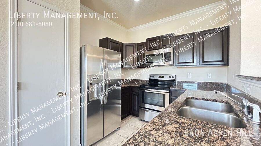 Beautiful Corner Lot Townhome Near Bandera and Loop 410 property image