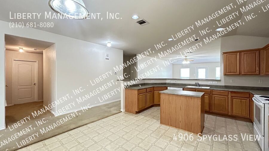 Spacious 3 Bed, 2 Bath Home in a Gated Community property image