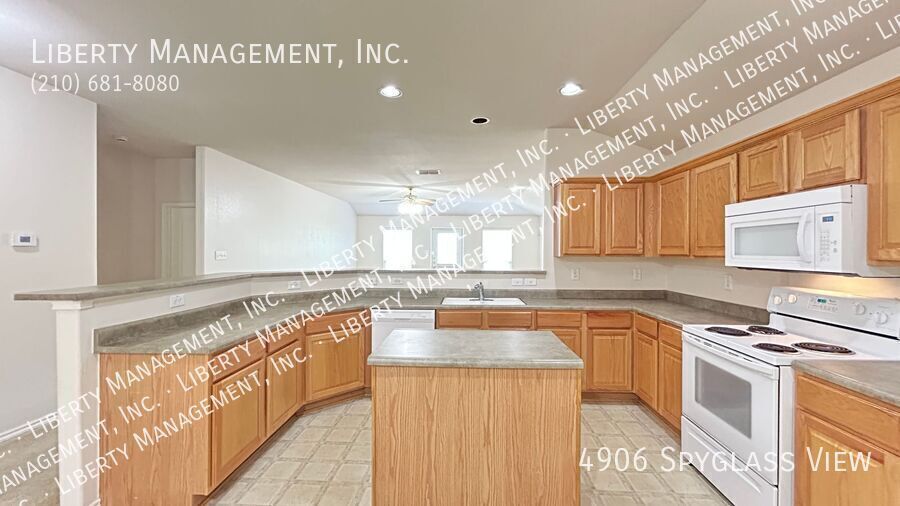 Spacious 3 Bed, 2 Bath Home in a Gated Community property image