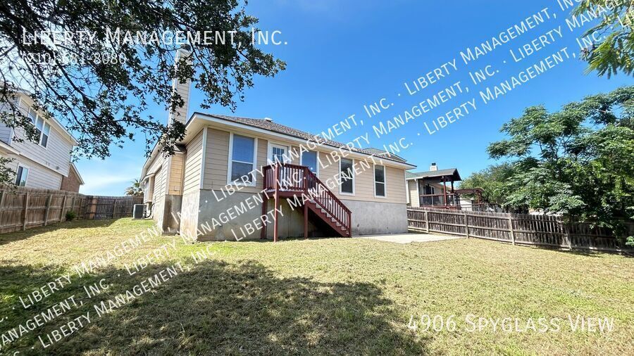 Spacious 3 Bed, 2 Bath Home in a Gated Community property image