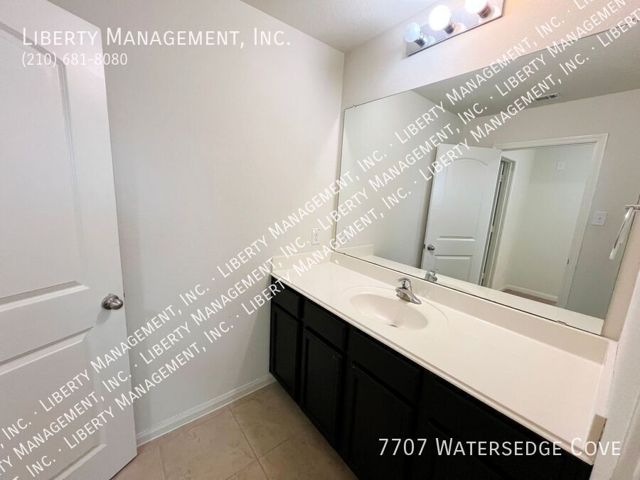 4 Bedroom, 2.5 Bath Home with Low Maintenance Yard property image