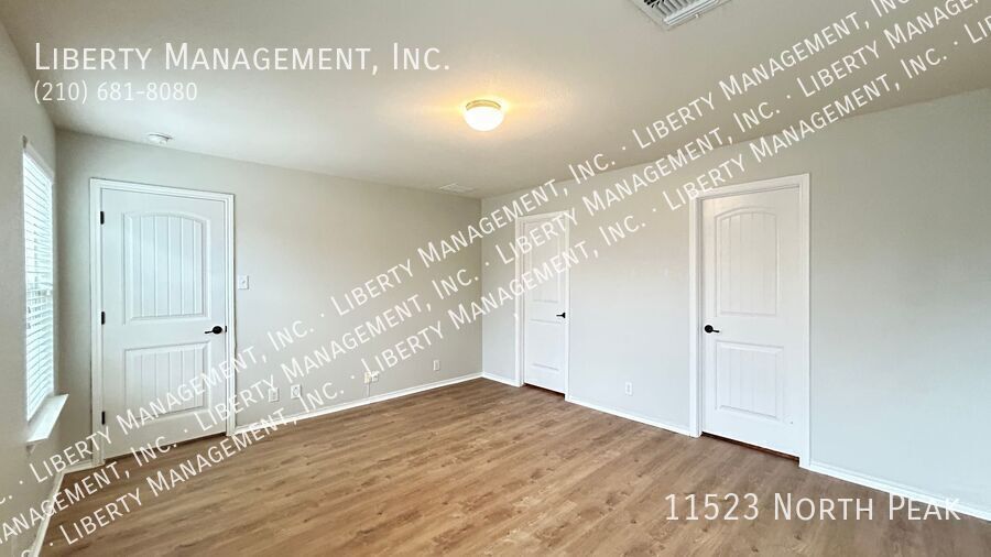 Fantastic 5 Bedroom, 3.5 Bath Home right outside 1604! property image