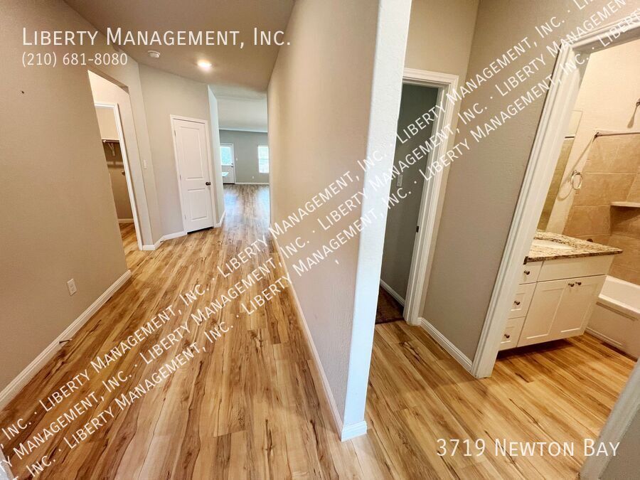 4 Bedroom, 3 Bath 1910 sq ft Single Story Home property image