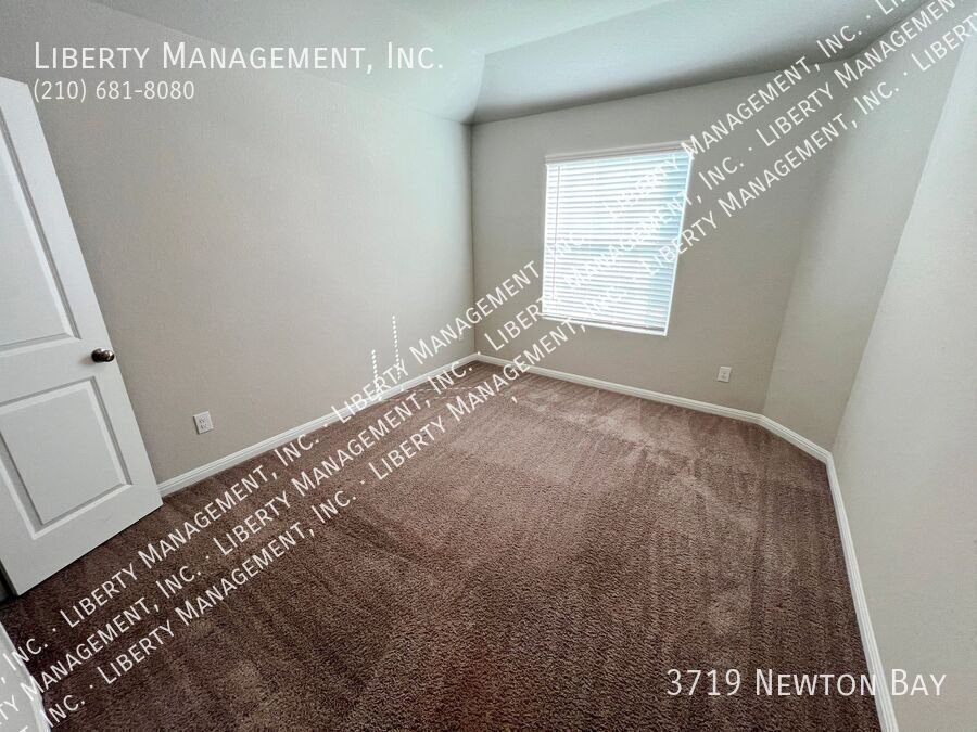 4 Bedroom, 3 Bath 1910 sq ft Single Story Home property image