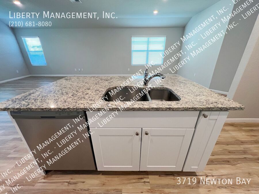 4 Bedroom, 3 Bath 1910 sq ft Single Story Home property image