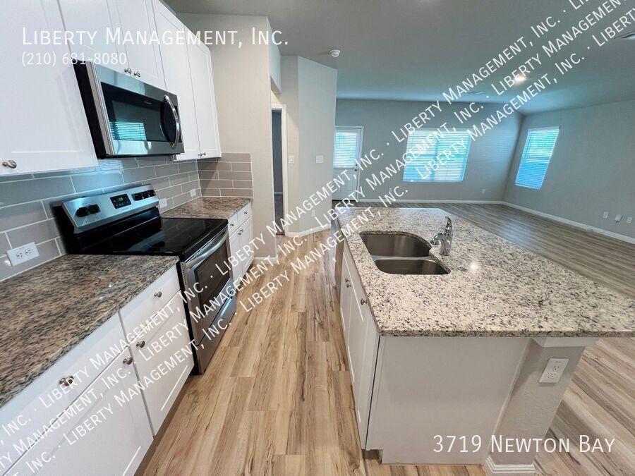 4 Bedroom, 3 Bath 1910 sq ft Single Story Home property image