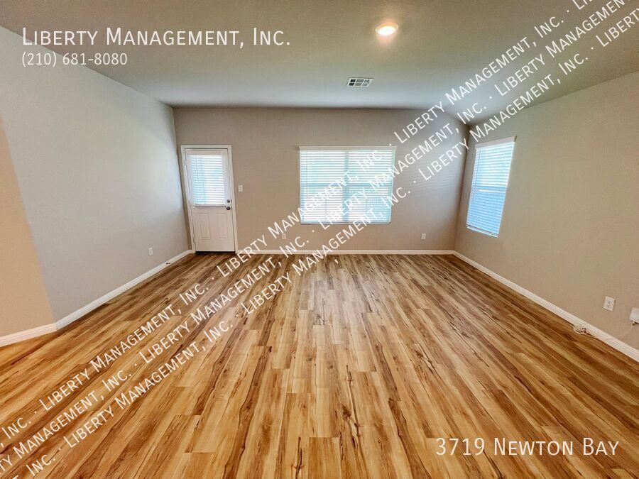 4 Bedroom, 3 Bath 1910 sq ft Single Story Home property image