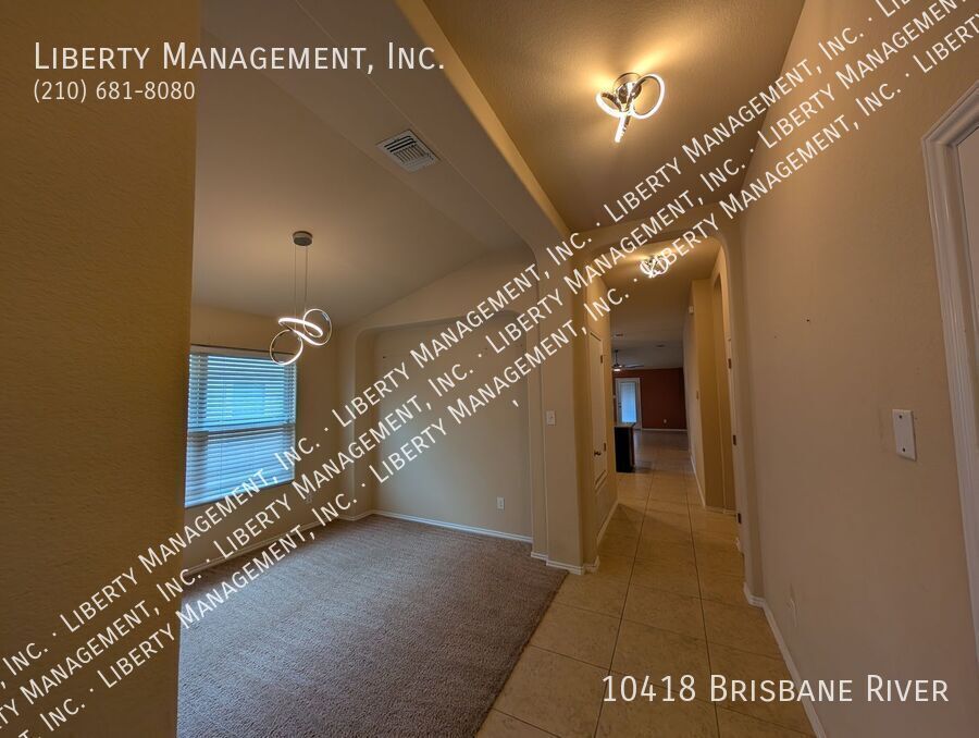 Beautiful 3 Bedroom, 2 Bath Home in MacArthur Park property image