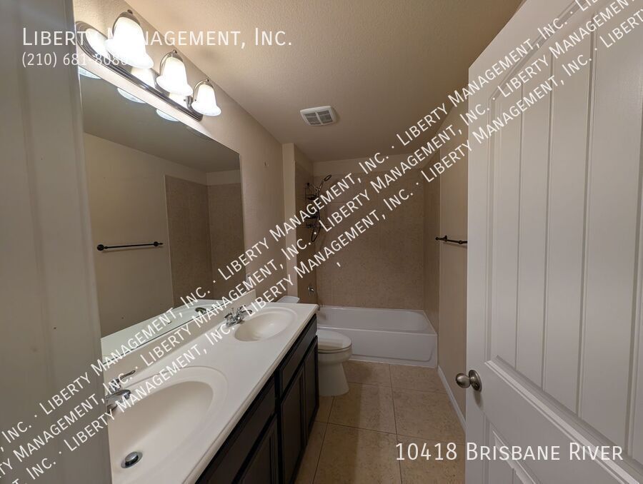 Beautiful 3 Bedroom, 2 Bath Home in MacArthur Park property image