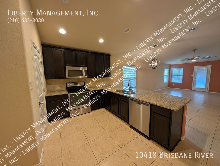 Beautiful 3 Bedroom, 2 Bath Home in MacArthur Park property image