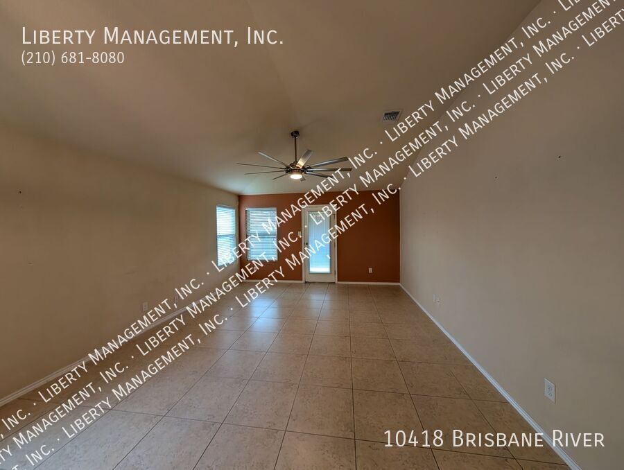 Beautiful 3 Bedroom, 2 Bath Home in MacArthur Park property image