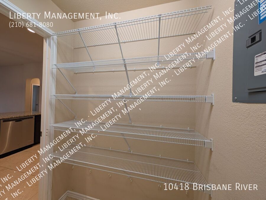 Beautiful 3 Bedroom, 2 Bath Home in MacArthur Park property image