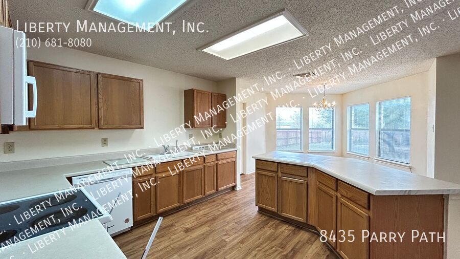 Spacious 4 Bedroom, 2.5 Bath Home property image