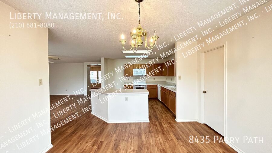 Spacious 4 Bedroom, 2.5 Bath Home property image