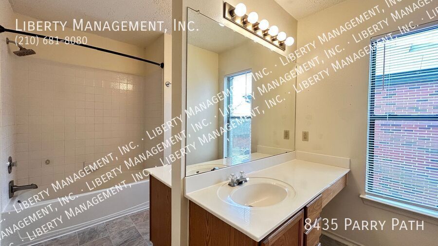 Spacious 4 Bedroom, 2.5 Bath Home property image