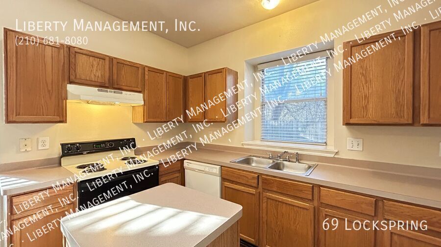 Fantastic 4 Bedroom, 2.5 Bath Home in a Gated Community property image