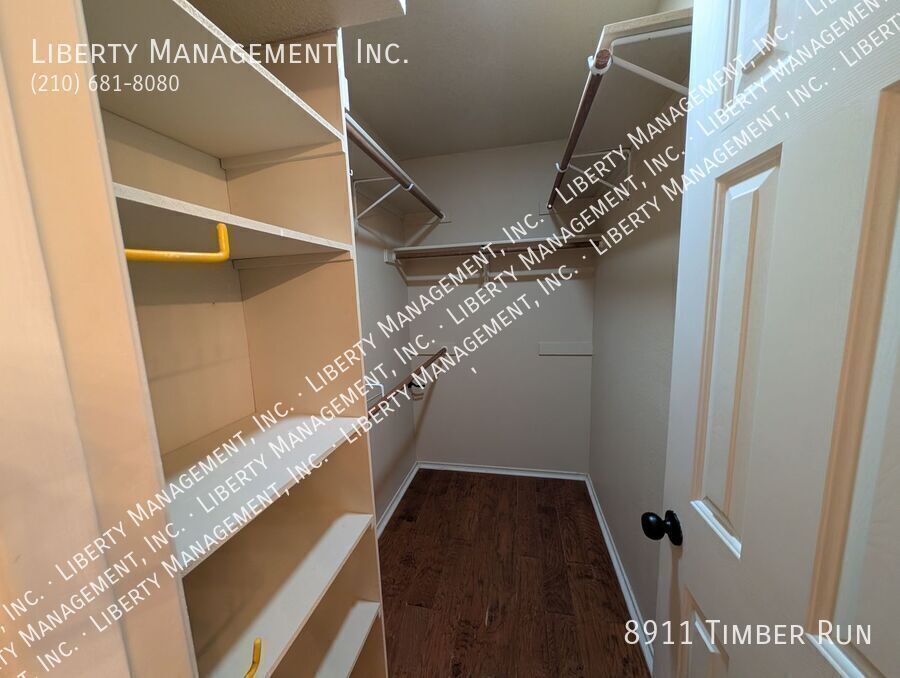 Gorgeous Unique home on a Cul De Sac property image