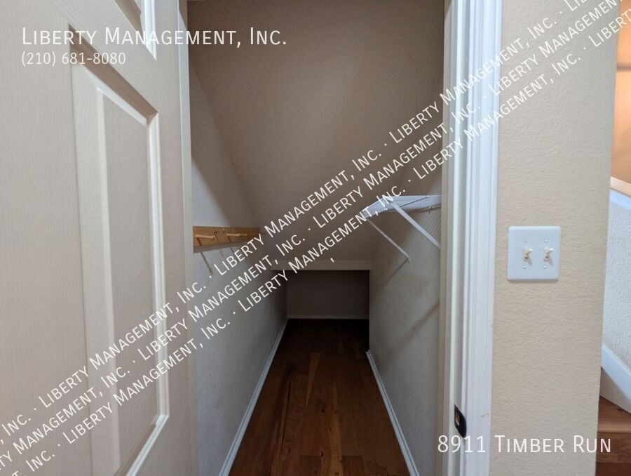 Gorgeous Unique home on a Cul De Sac property image