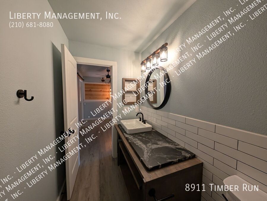 Gorgeous Unique home on a Cul De Sac property image