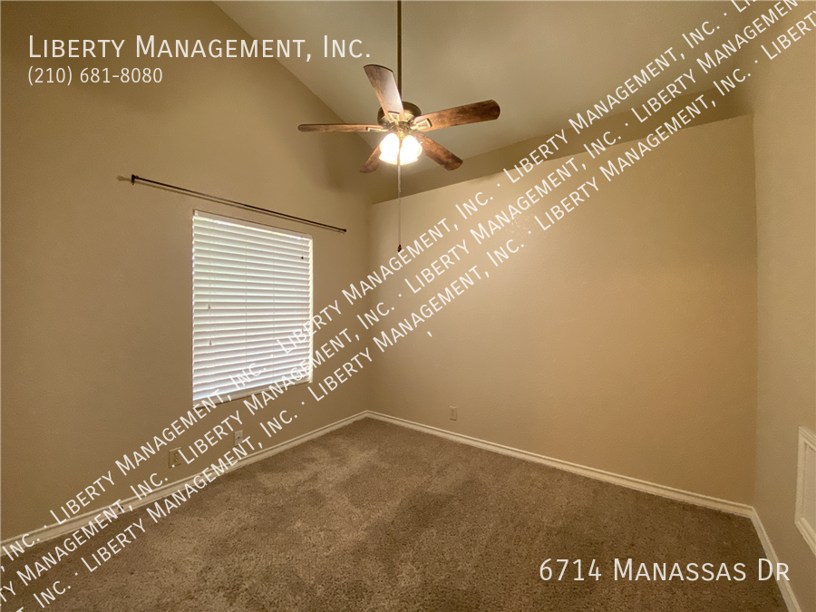 3 Bedroom, 2 Bath Home in Lincoln Park property image