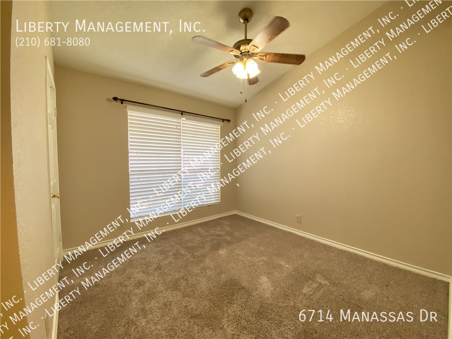 3 Bedroom, 2 Bath Home in Lincoln Park property image