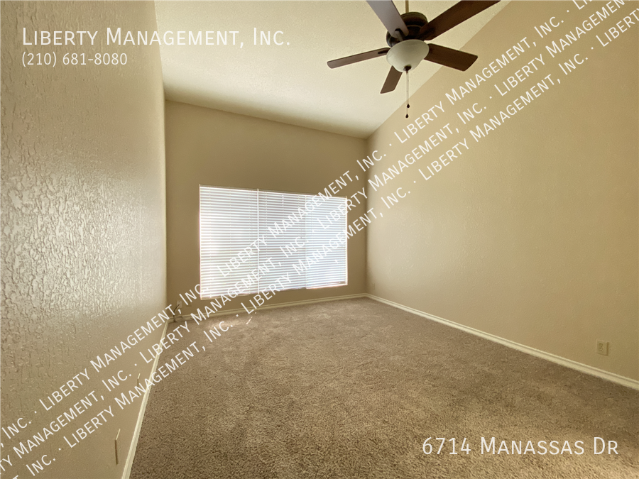 3 Bedroom, 2 Bath Home in Lincoln Park property image