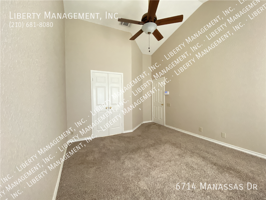 3 Bedroom, 2 Bath Home in Lincoln Park property image