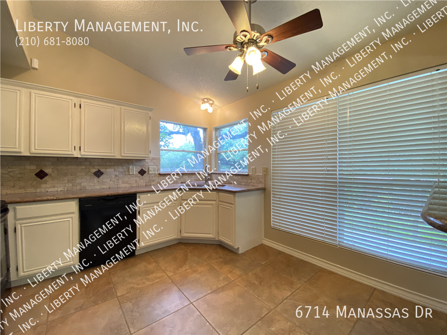 3 Bedroom, 2 Bath Home in Lincoln Park property image