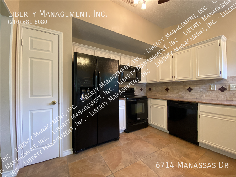 3 Bedroom, 2 Bath Home in Lincoln Park property image