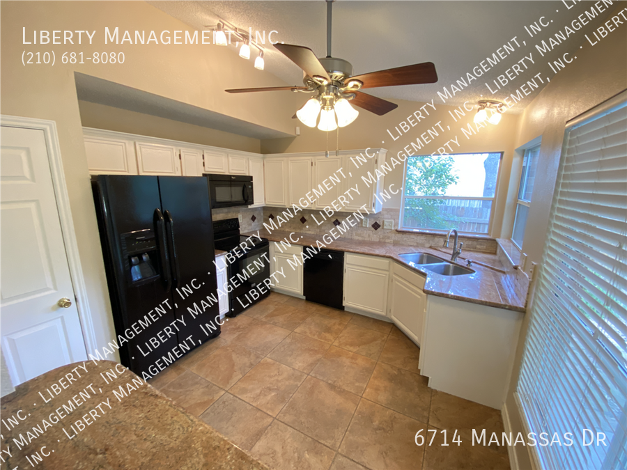 3 Bedroom, 2 Bath Home in Lincoln Park property image