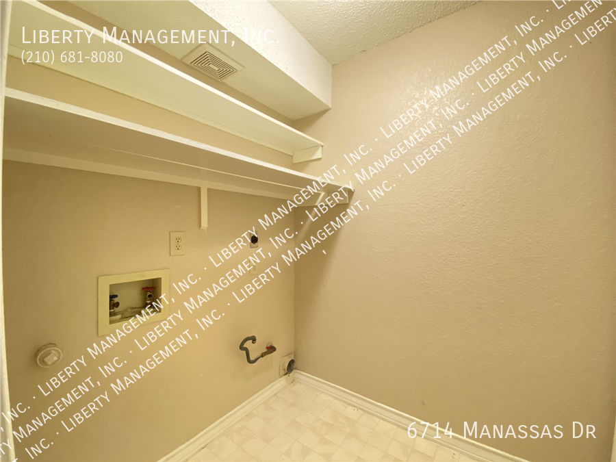 3 Bedroom, 2 Bath Home in Lincoln Park property image