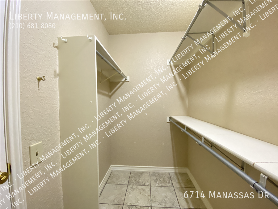 3 Bedroom, 2 Bath Home in Lincoln Park property image