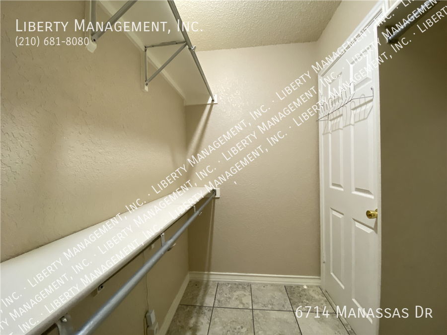 3 Bedroom, 2 Bath Home in Lincoln Park property image