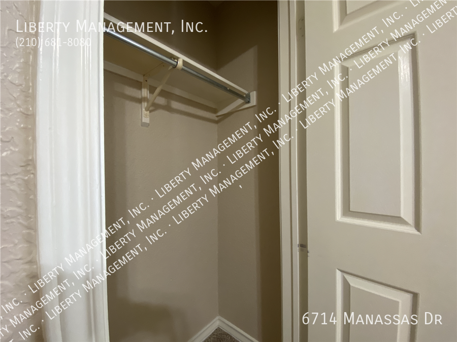 3 Bedroom, 2 Bath Home in Lincoln Park property image