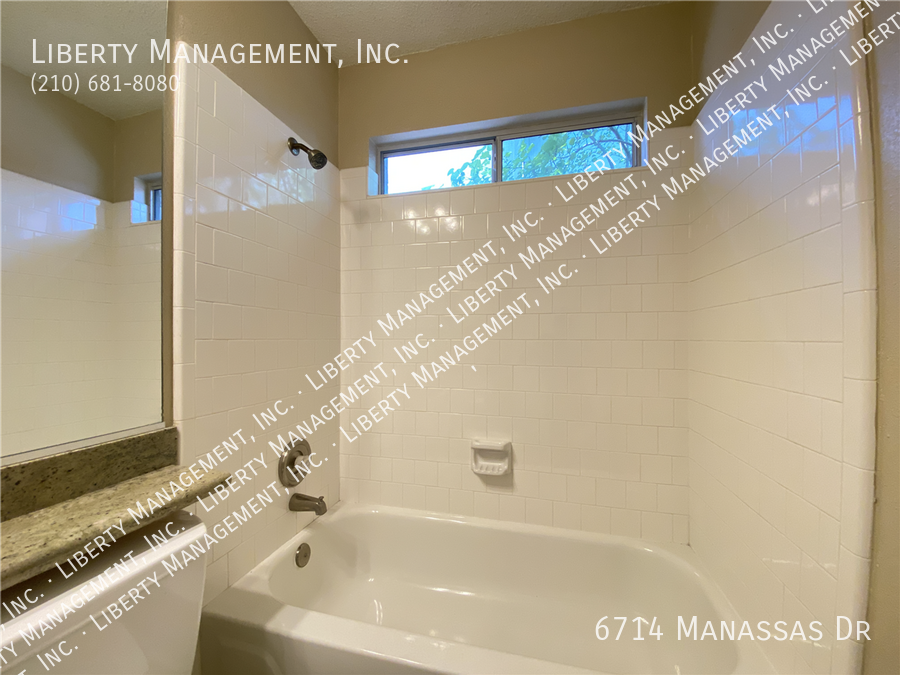 3 Bedroom, 2 Bath Home in Lincoln Park property image