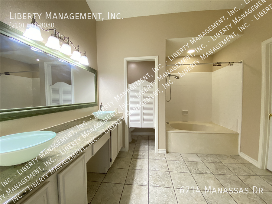 3 Bedroom, 2 Bath Home in Lincoln Park property image