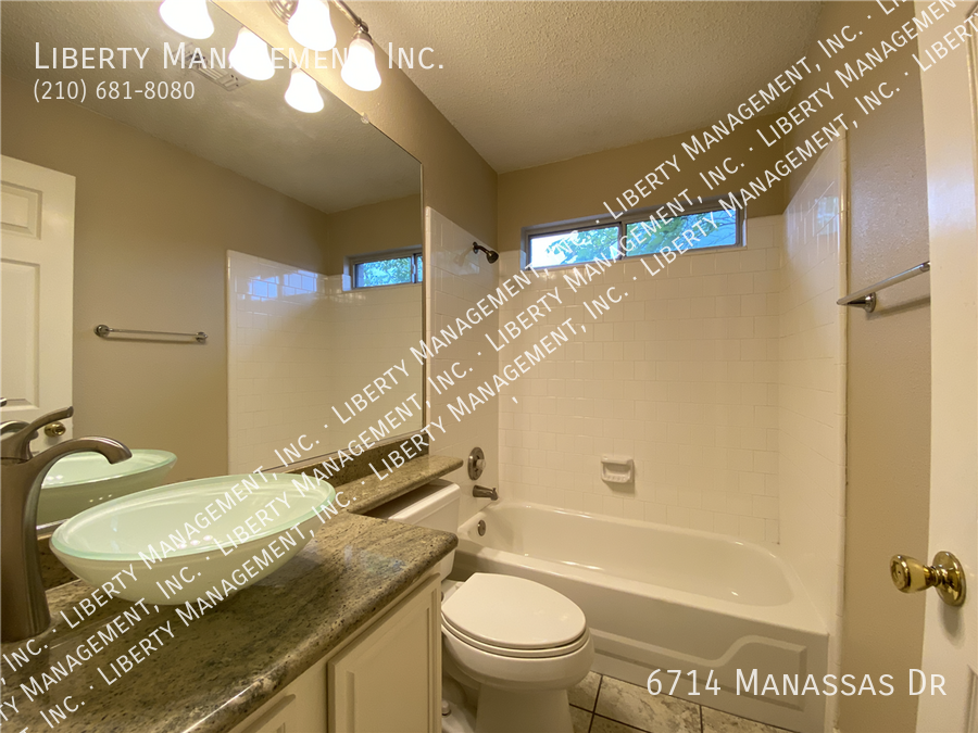 3 Bedroom, 2 Bath Home in Lincoln Park property image