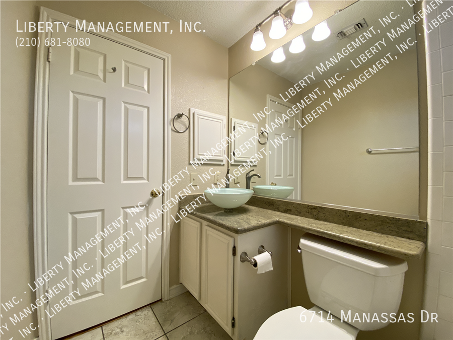 3 Bedroom, 2 Bath Home in Lincoln Park property image