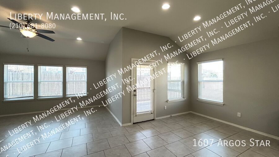 Beautiful 4 Bed, 2 Bath Single Story on a Greenbelt in desirable Arcadia Ridge property image