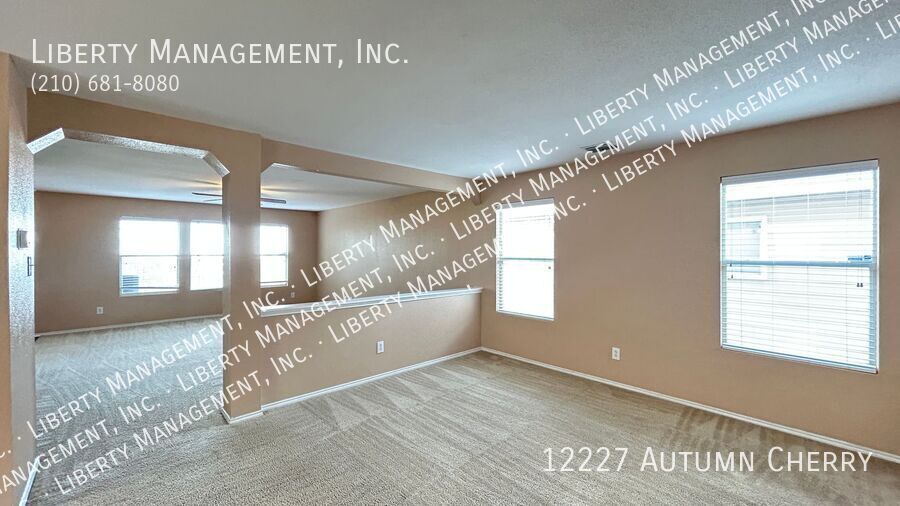 Spacious Two Story home in Silver Oaks property image