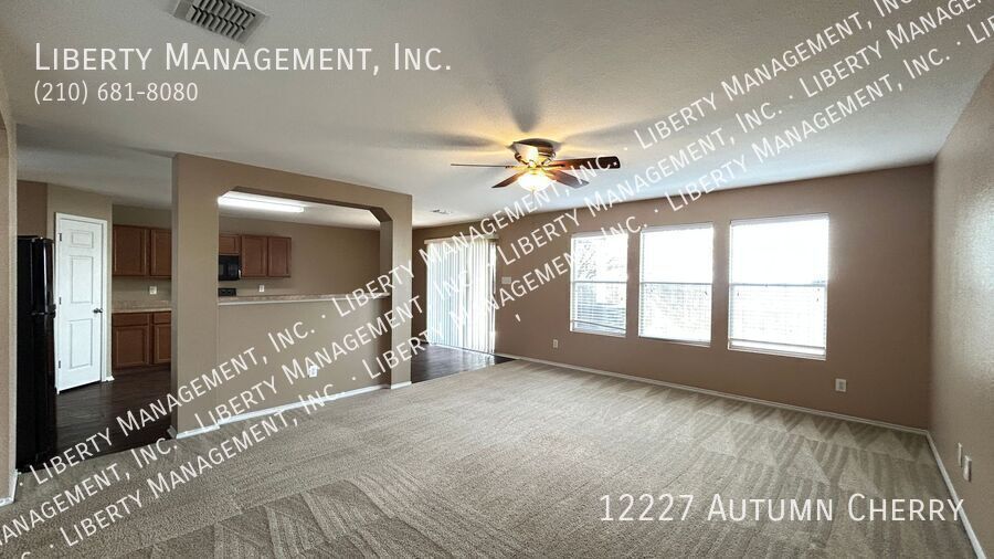 Spacious Two Story home in Silver Oaks property image