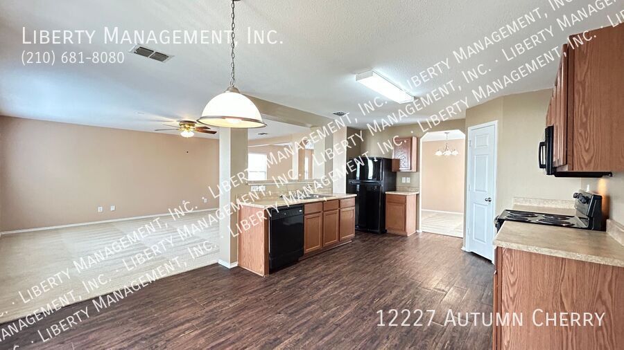 Spacious Two Story home in Silver Oaks property image