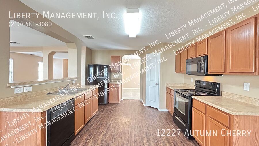 Spacious Two Story home in Silver Oaks property image