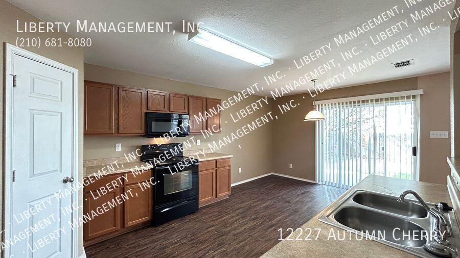 Spacious Two Story home in Silver Oaks property image