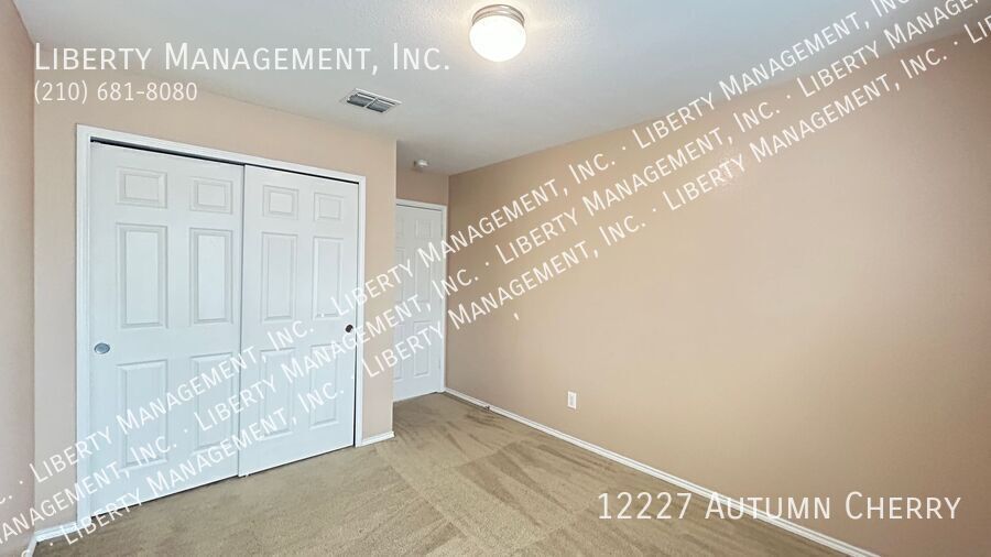 Spacious Two Story home in Silver Oaks property image