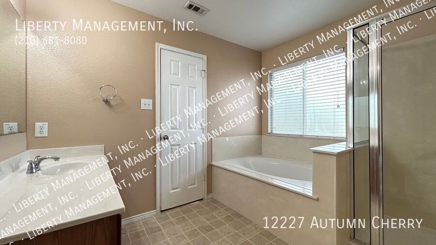 Spacious Two Story home in Silver Oaks property image