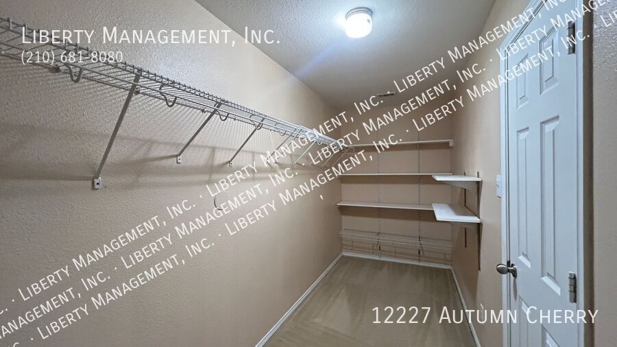 Spacious Two Story home in Silver Oaks property image