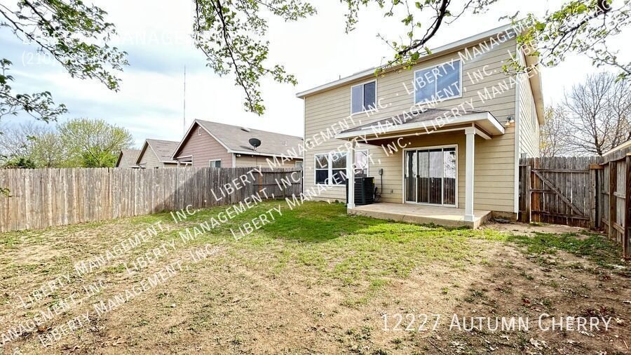 Spacious Two Story home in Silver Oaks property image
