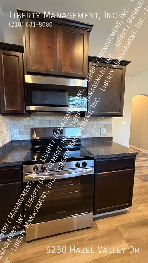 Beautiful 3 Bed, 2 Bath One Story Home in Meadow Pointe property image